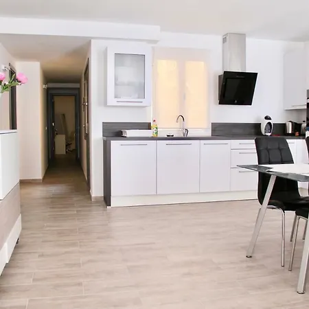 Guacimara Apartment *